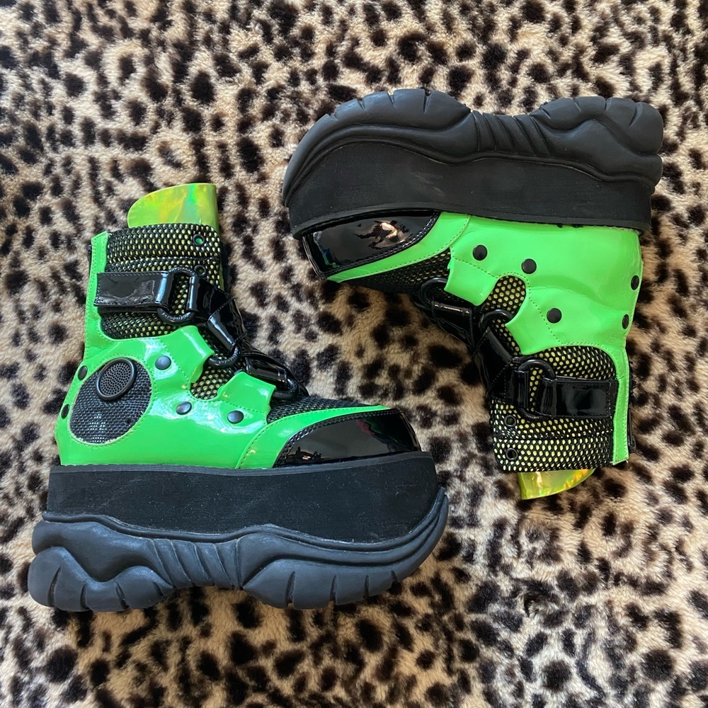 *SOLD* Demonia Neptune 126 Green US 6 Women’s Platform Boots